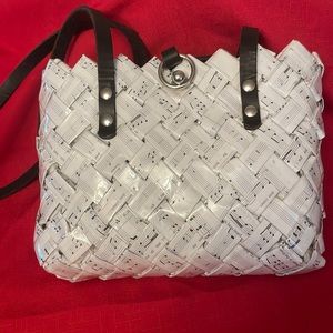 Music Lovers Weaved Shoulder Bag